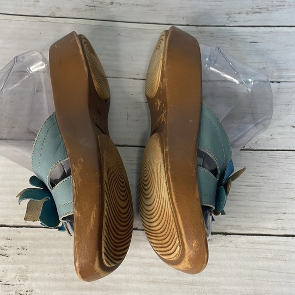 Naot Shades of Blue and Beige Leather Flower Embellished Slide Sandals - Picture 4 of 12